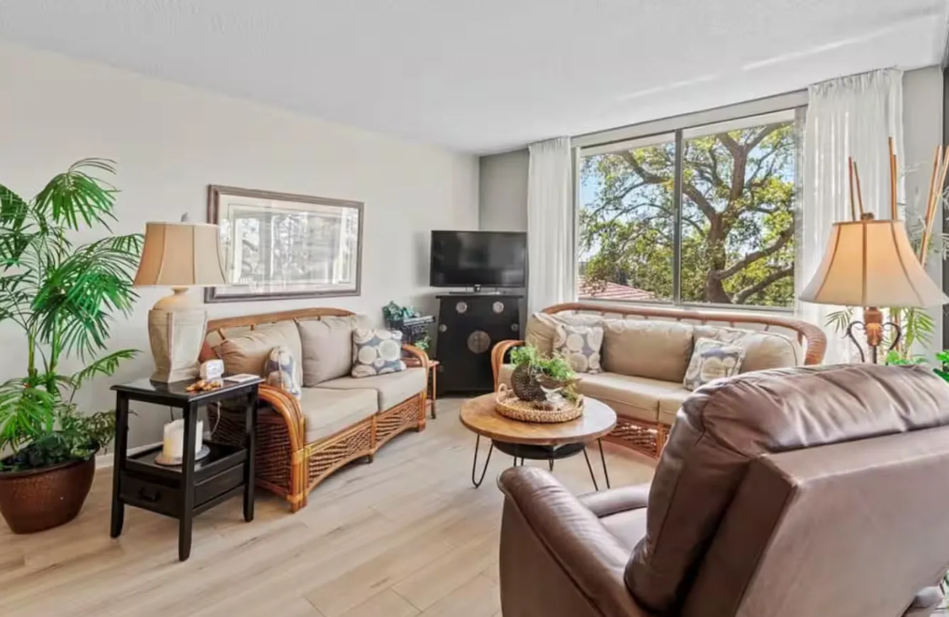 2 bed, 1050 sqft, $2,200 — Photo 2