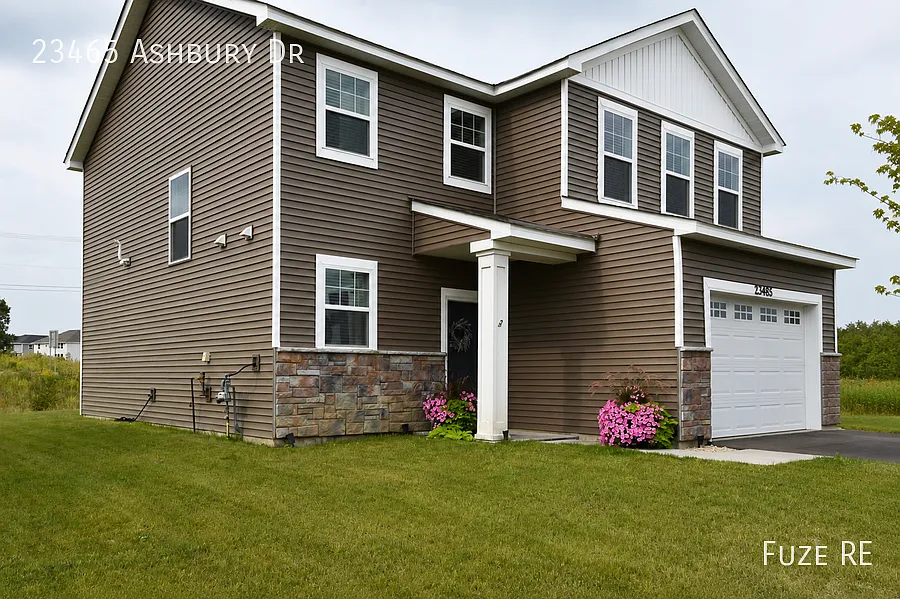 Gorgeous 3 Bed, 3 Bath Home with 2-Car Garage in Rogers, MN! — Photo 2