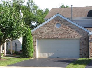 19 King Dr, Streamwood, IL 60107