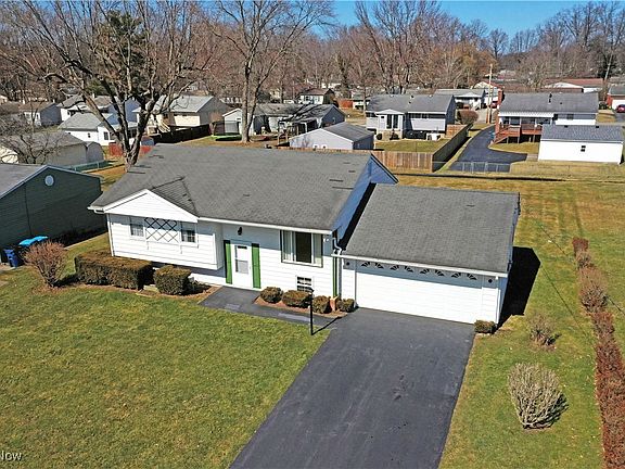 4th image of 7985 Venice Heights Dr NE