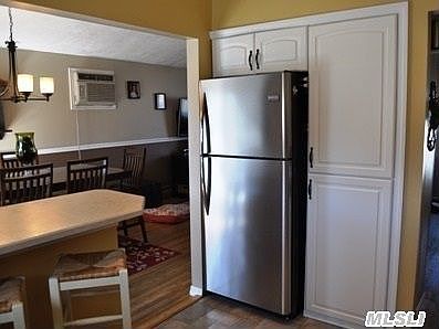 4th image of 424 Central Ave