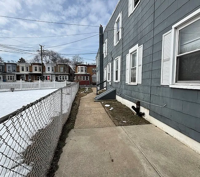 218-220 S Broadway #C — Photo 2