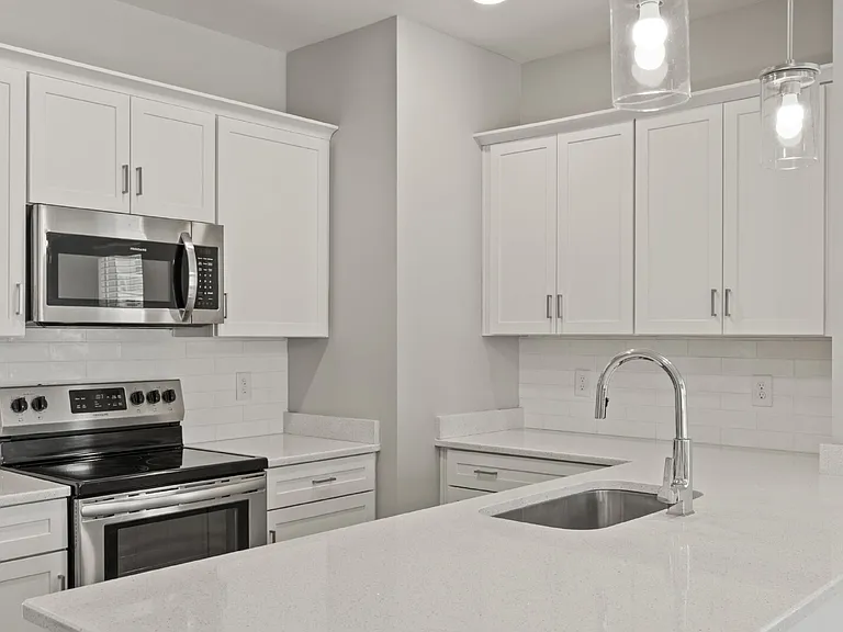 242 Mansfield Dr — Photo 11