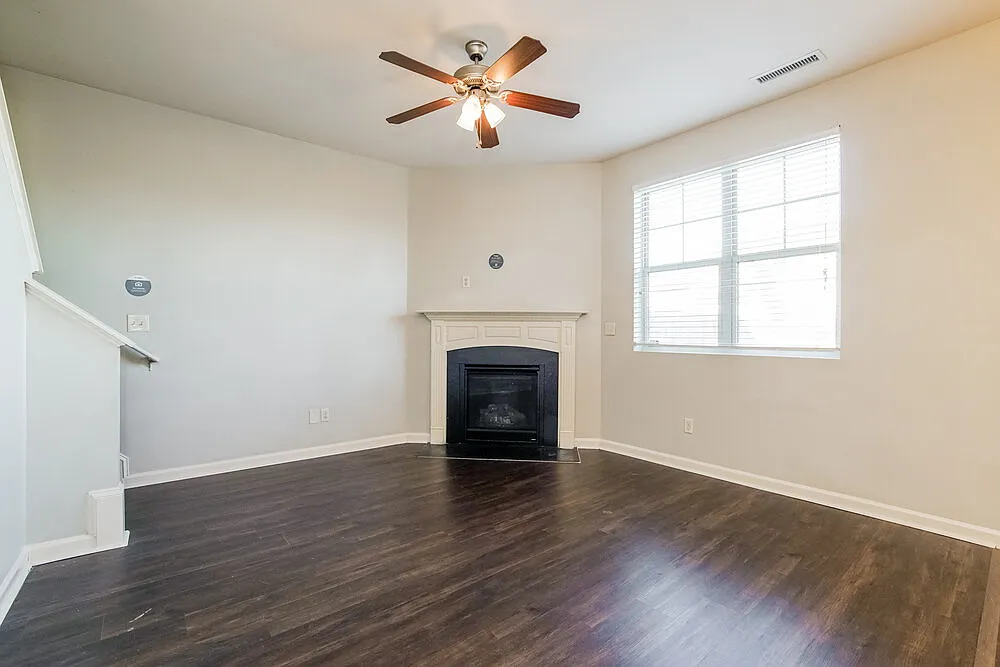 3 bed, 2.5 bath, 1708 sqft, $2,700 — Photo 4