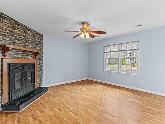 5th image of 18 Parkway Dr
