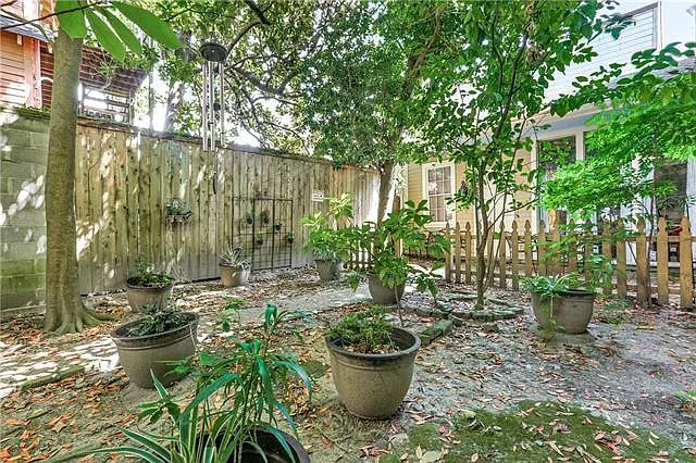1524 Euterpe St #D — Photo 17