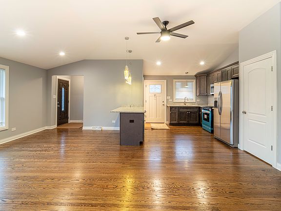 5th image of 10437 S Kostner Ave