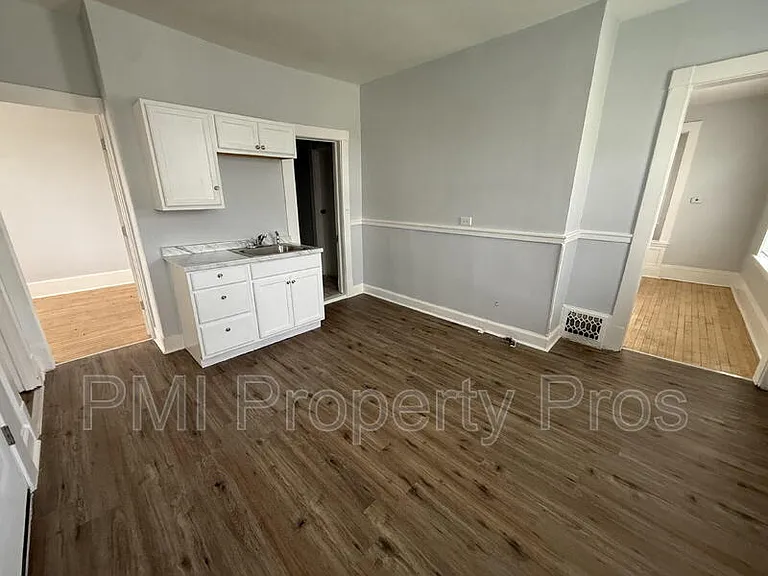 3109 W Walnut St — Photo 11