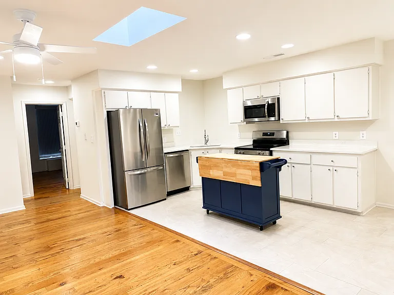 113 N College St #201 — Photo 3