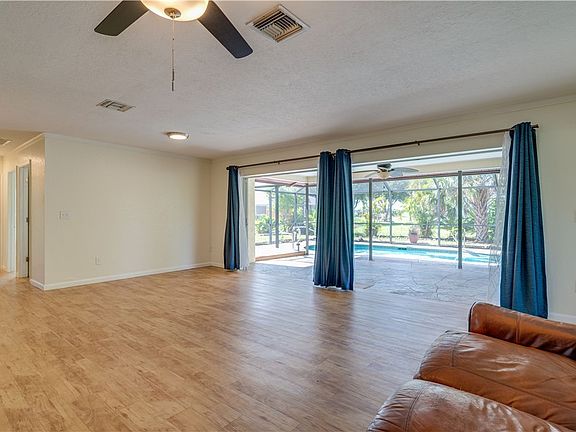 5th image of 108 Jacaranda Pkwy E