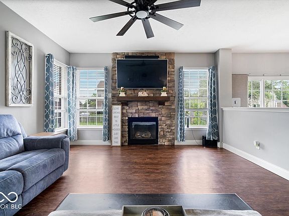 4th image of 8702 N Autumnview Dr