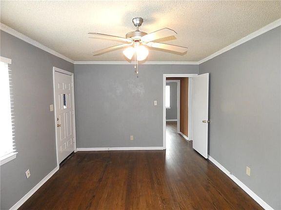 5th image of 2053 Evergreen Dr