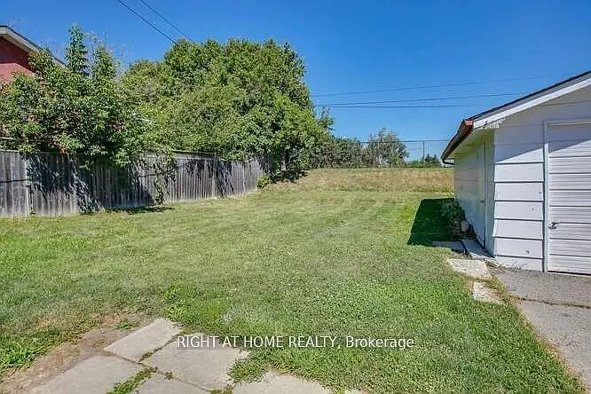 57 Wilstead Dr #MAIN FLOOR — Photo 16