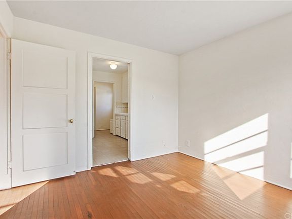 5th image of 2566 Chestnut Ave #1