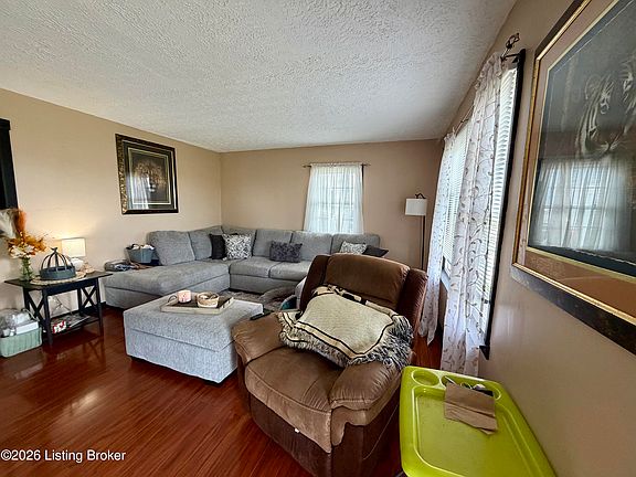 5th image of 895 McLain Rd