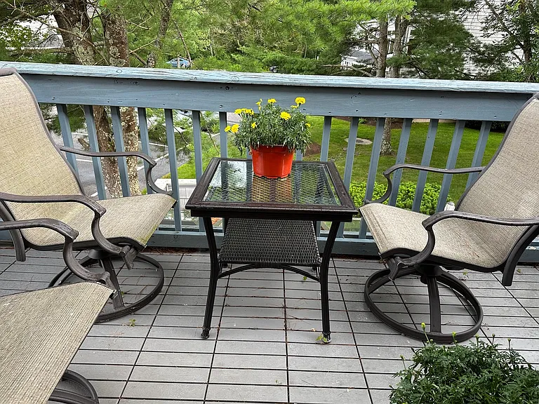 146 W Grand Ave — Photo 12