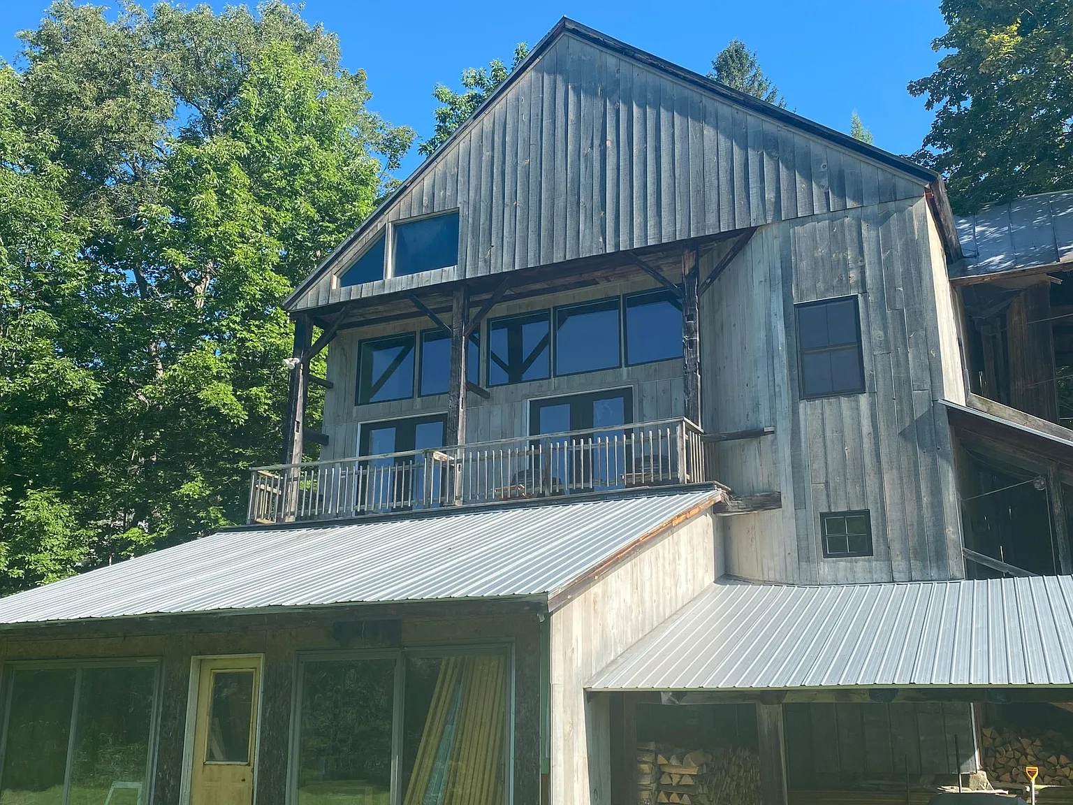 4 bed, 2500 sqft, $3,000 — Photo 1