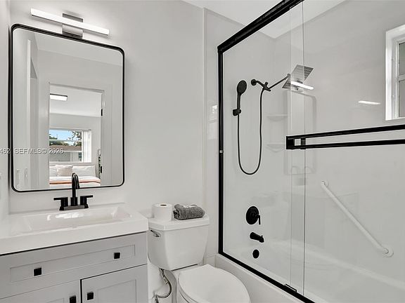 5th image of 1220 NE 8th St