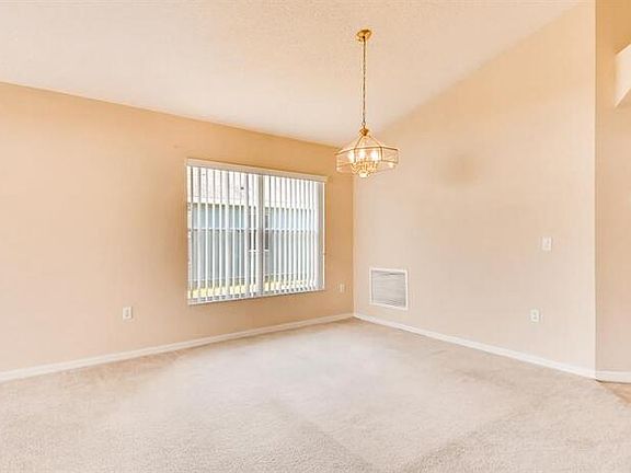 4th image of 1190 Creekview Ct