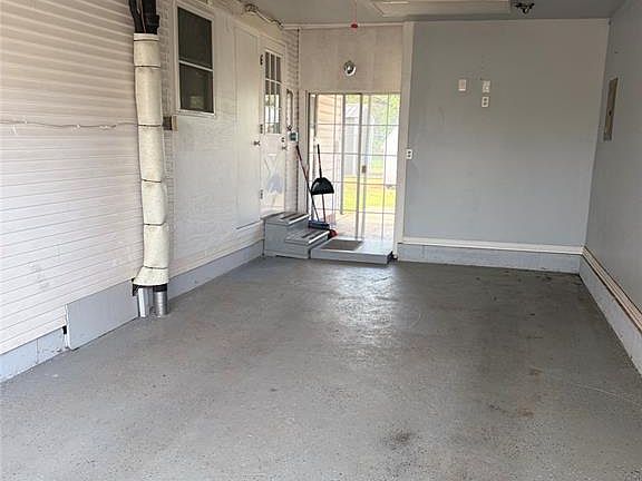 4th image of 916 E A St