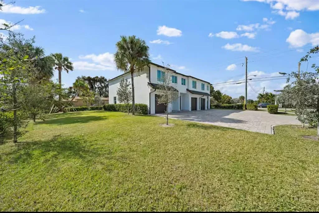 4 bed, 2.5 bath, 1387 sqft, $2,750 — Photo 2