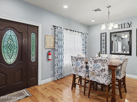 5th image of 1009 Saint Joseph St