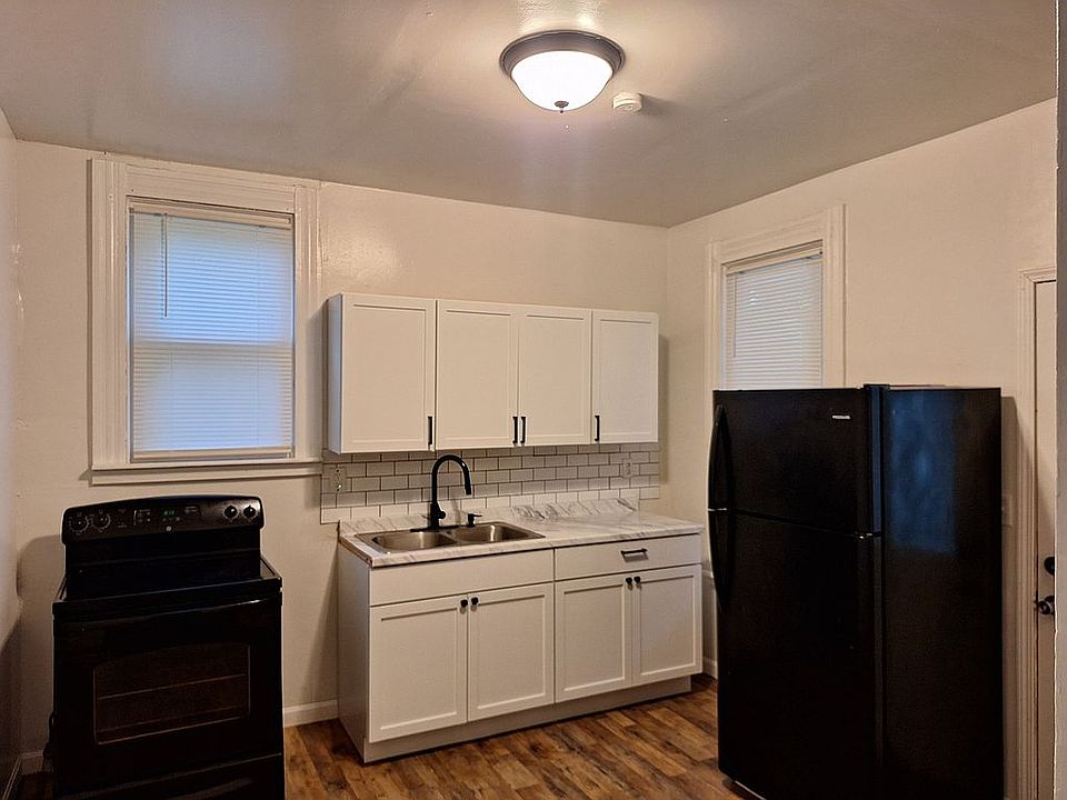 1st image of 306 Lincoln Ave NW