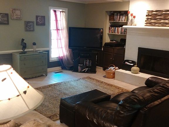 Large family room with gas l