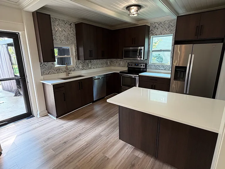 1262 Indianola Ave — Photo 8