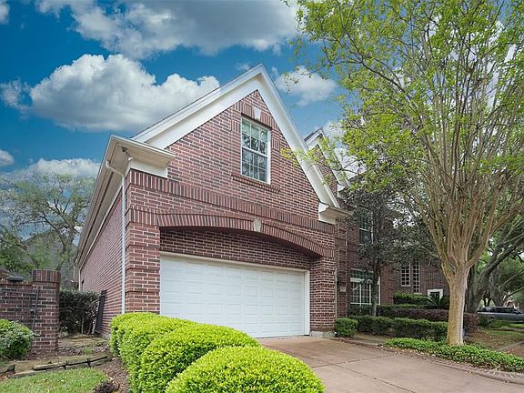 2nd image of 17 Ambleside Crescent Dr