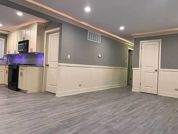 3rd image of 406 Indianwood Blvd