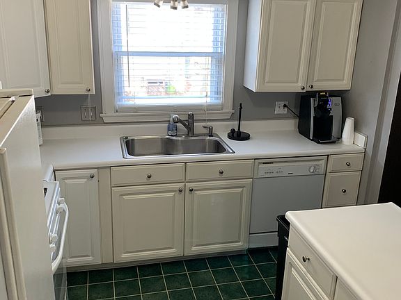 2nd image of 5951 Stillson Pl