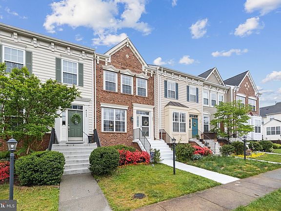 2nd image of 541 McArthur Ter NE