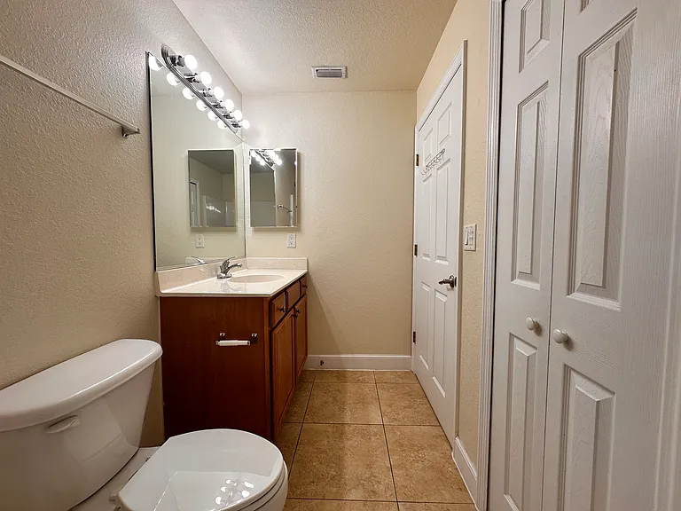 325 NE 23rd Ave #24 — Photo 11