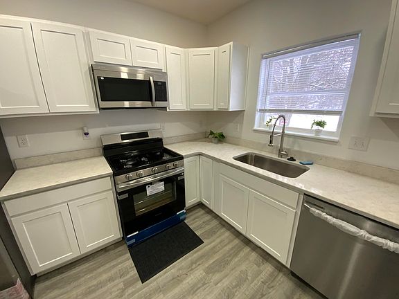 5th image of 1156 Knapp St