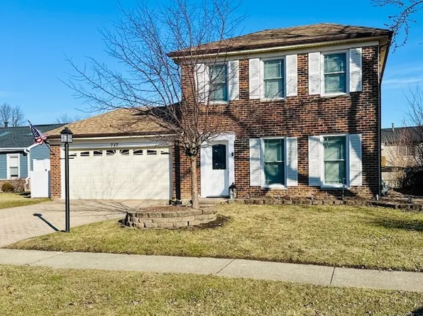 717 Berwick Pl, Roselle, IL 60172