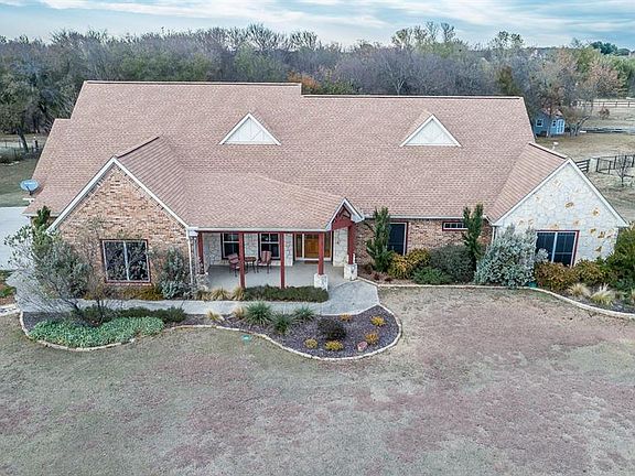 2nd image of 16 Brookhollow Cir