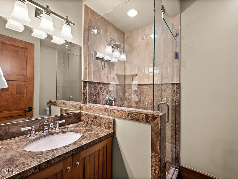 320 Woodside Ave — Photo 30
