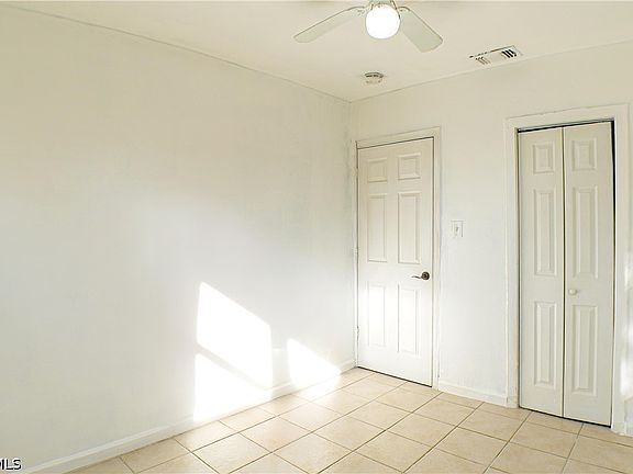 5th image of 3042 Douglas Ave