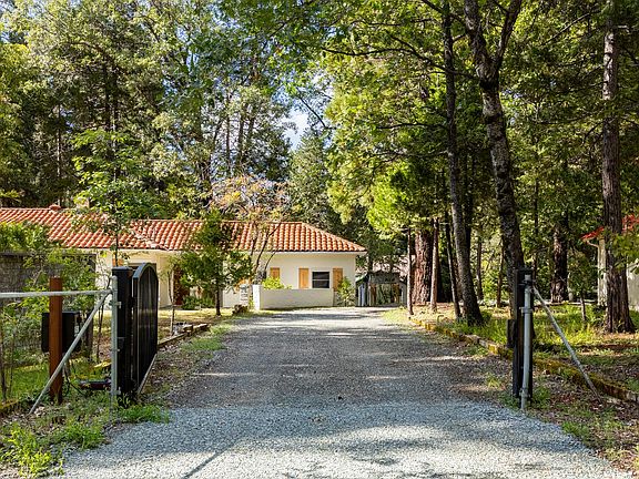 5th image of 10984 Ridge Rd