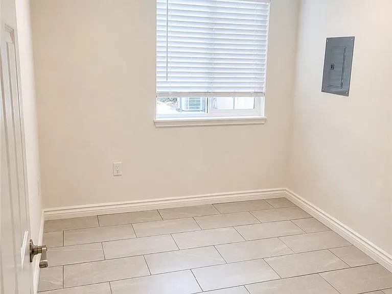 10117 Louise Ave — Photo 4