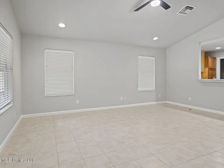 6234 W Lamar St — Photo 5