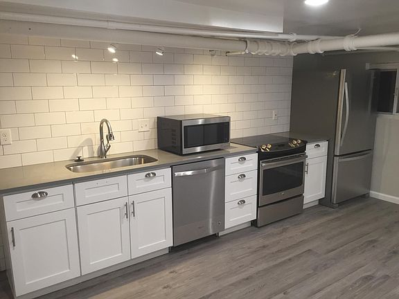 3rd image of 930 1/2 N Logan St