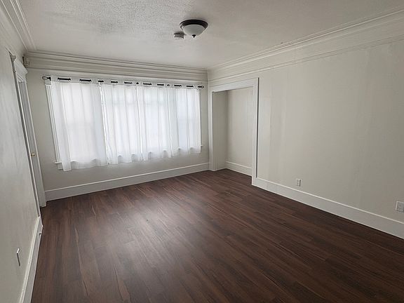 5th image of 833 S Grand Ave