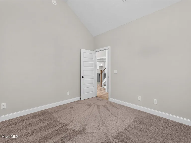 915 Sandpiper Xing — Photo 27