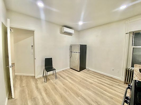 3rd image of 218 Cumberland St APT 2A