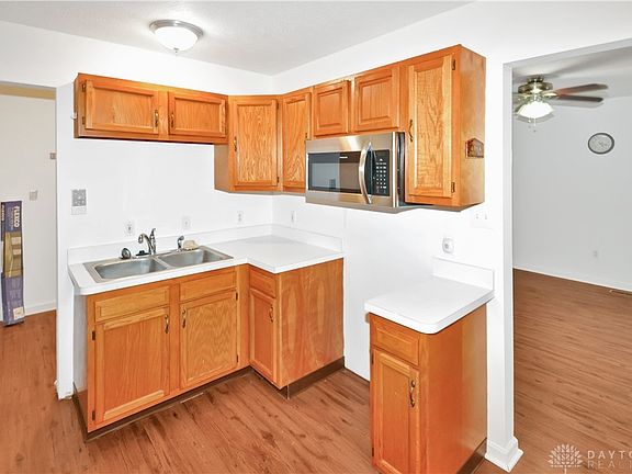 5th image of 350 N Pleasant Valley Ave