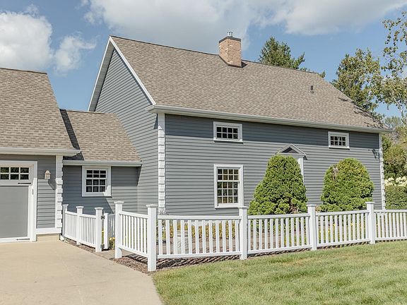 3rd image of 701 4th St SW