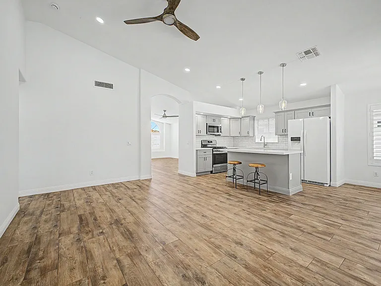 6919 E Lakeview Ave — Photo 4