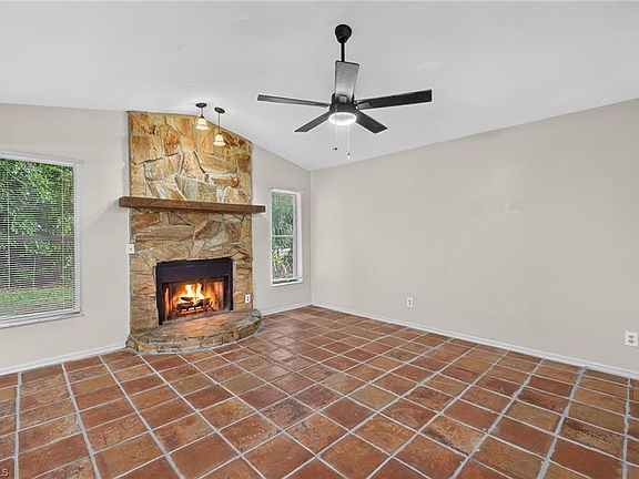 4th image of 17565 Lee RD